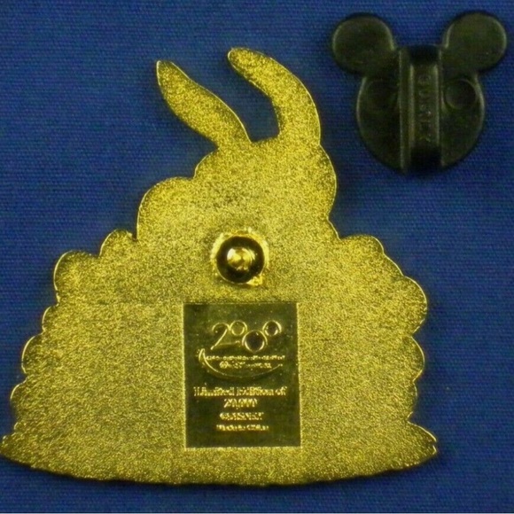 Disney Pastel Enamel Winnie The Pooh Bear Easter Trader Pin - Picture 5 of 5